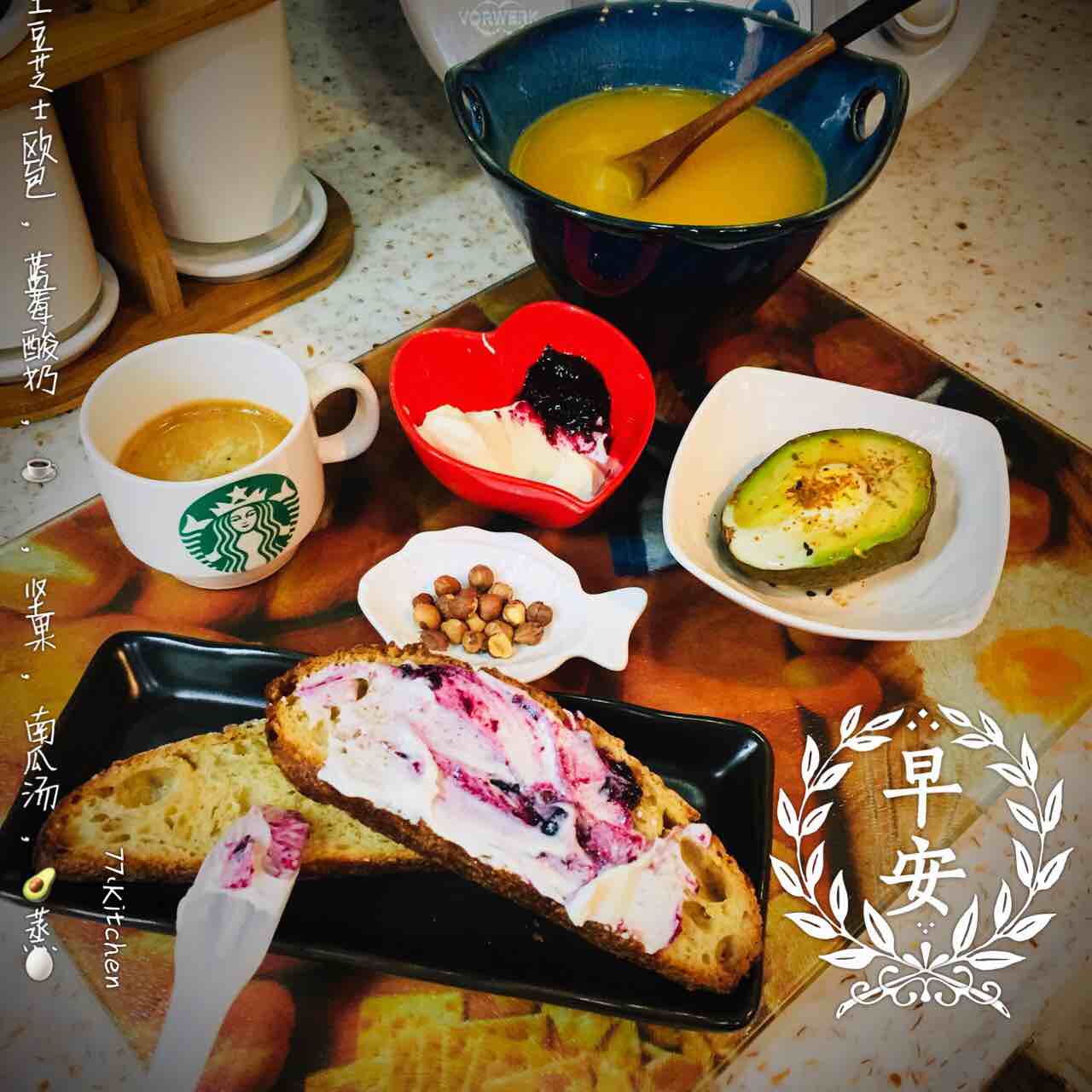 三文鱼鸡蛋烤牛油果